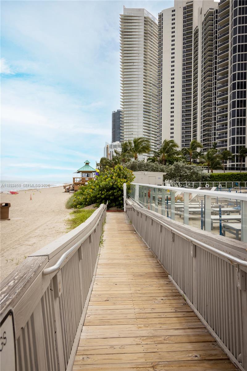 THE AVENTURA BEACH CLUB C - Residential