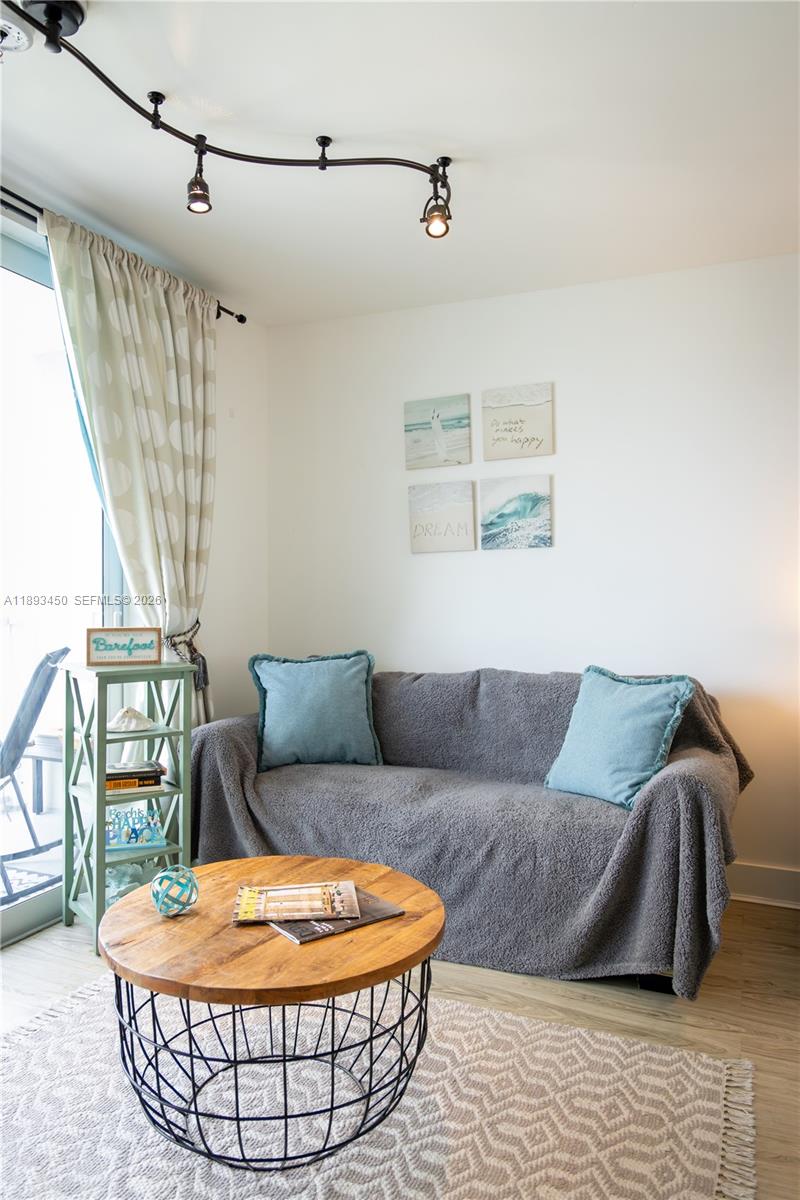 THE AVENTURA BEACH CLUB C - Residential