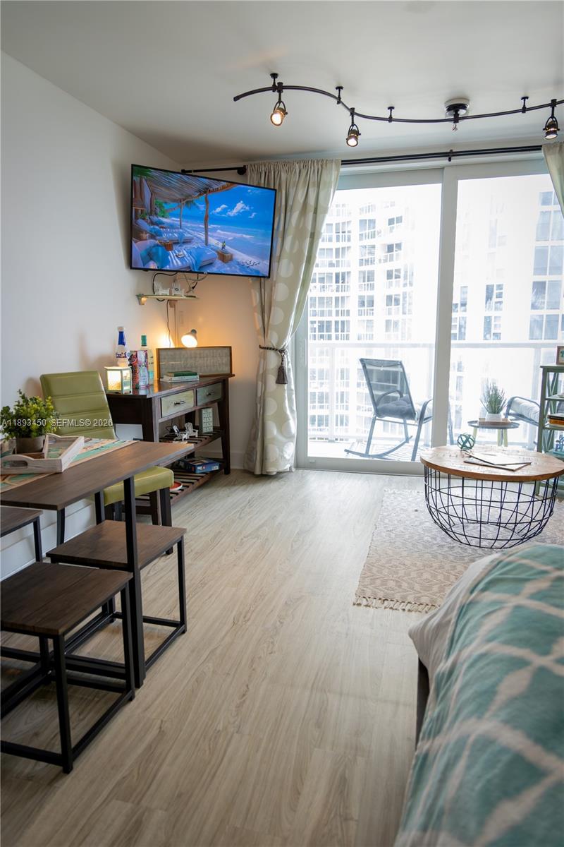 THE AVENTURA BEACH CLUB C - Residential