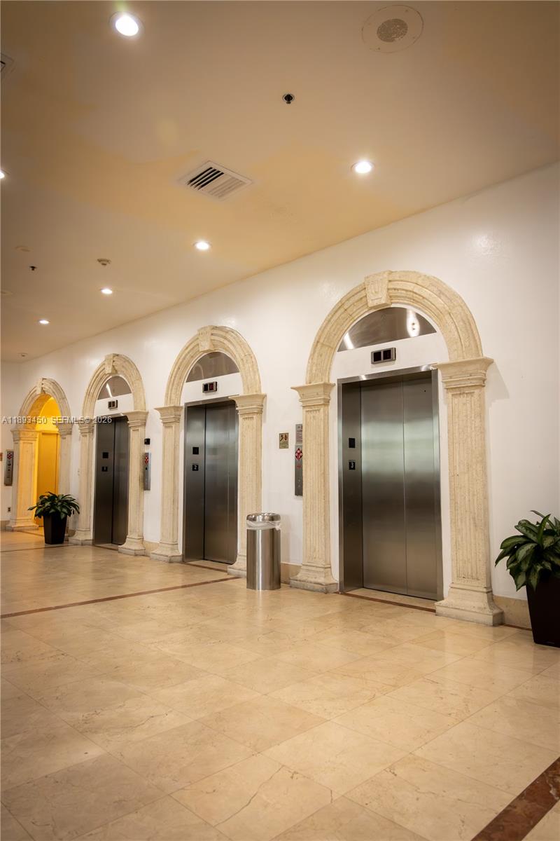 THE AVENTURA BEACH CLUB C - Residential