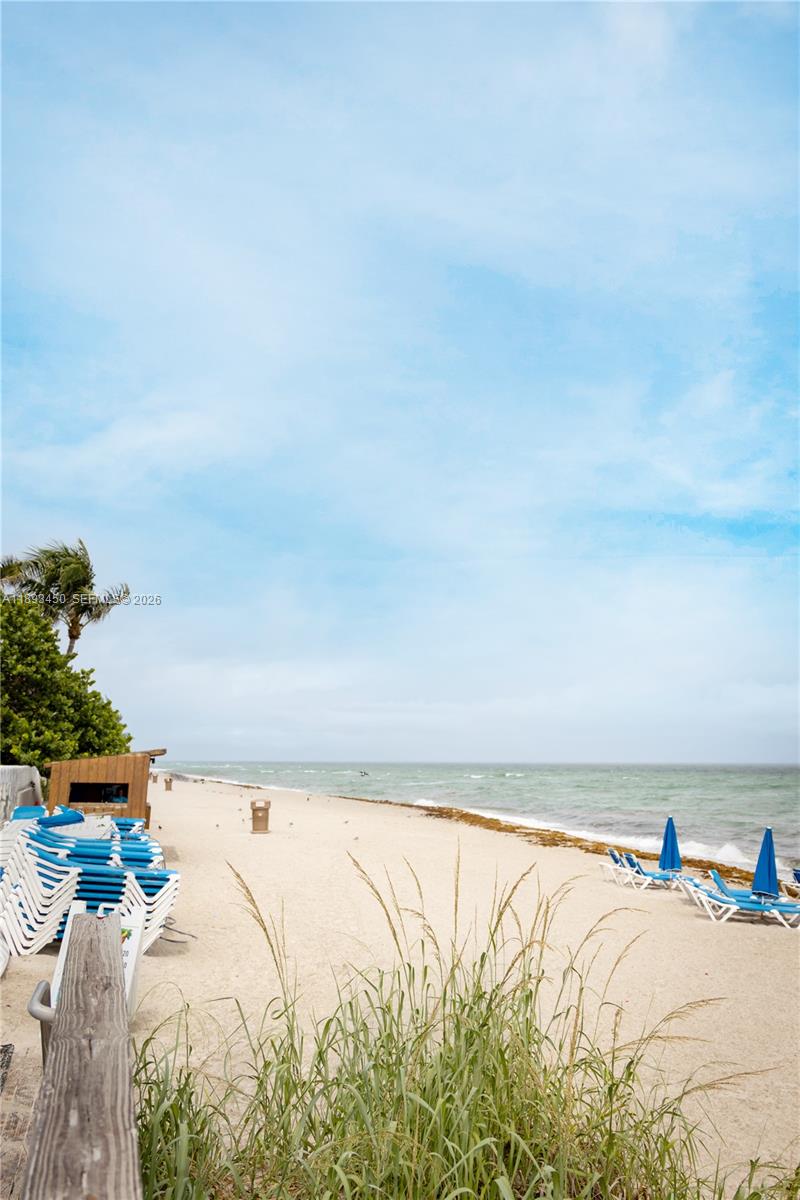 THE AVENTURA BEACH CLUB C - Residential