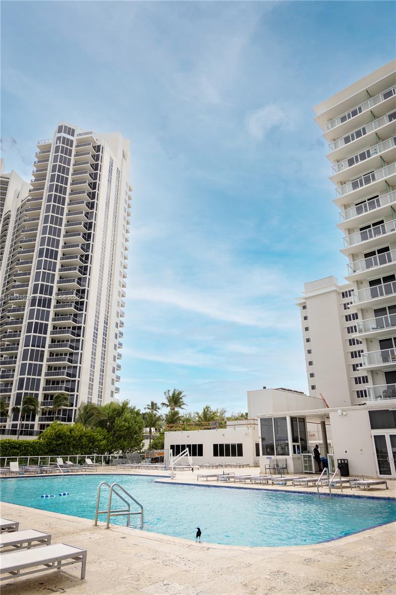 THE AVENTURA BEACH CLUB C - Residential