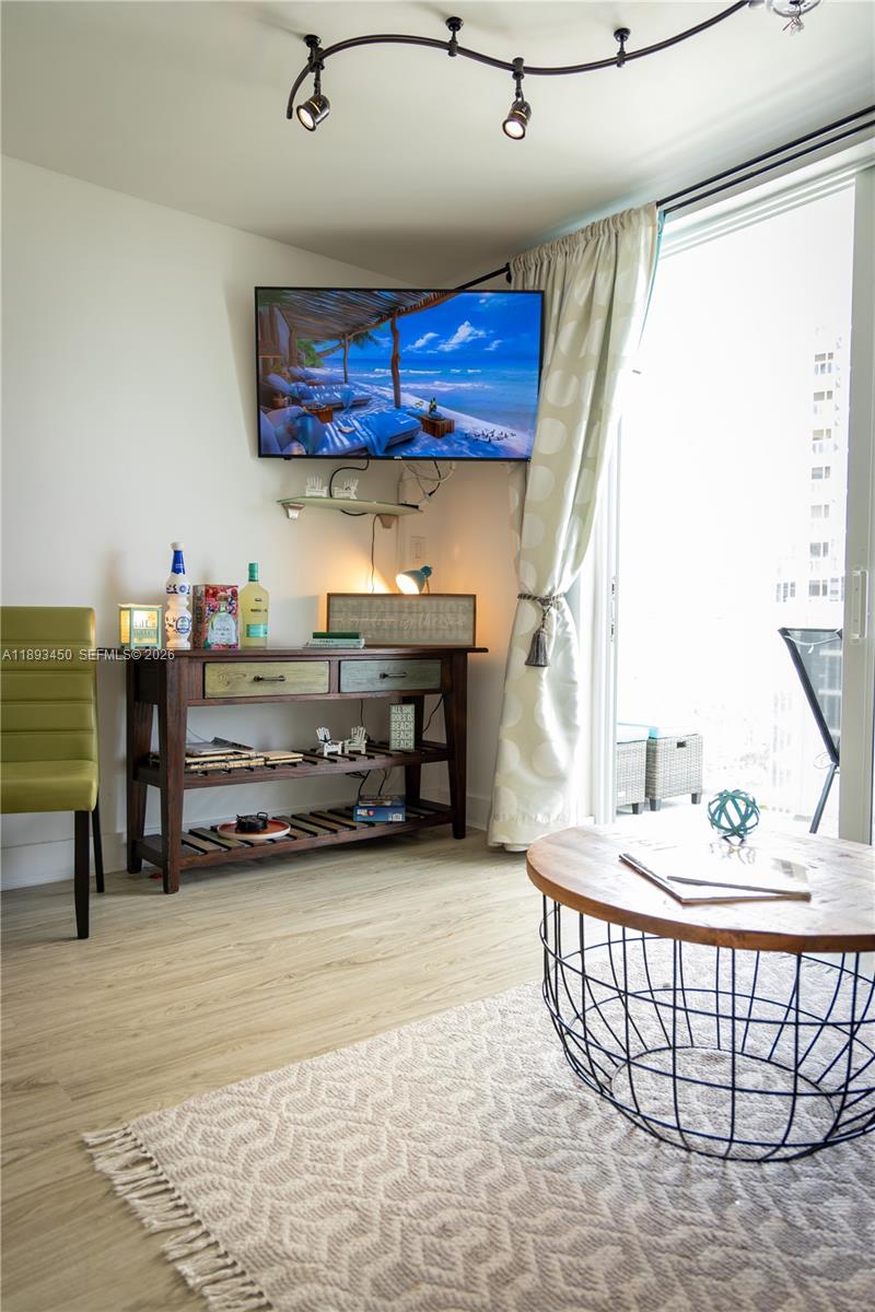 THE AVENTURA BEACH CLUB C - Residential