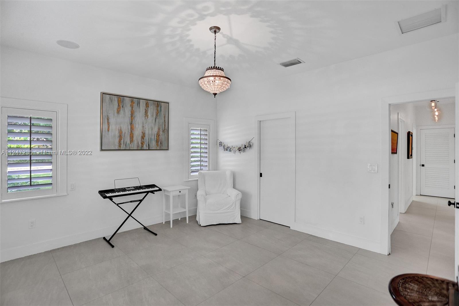 COLLINS HEIGHTS - Residential