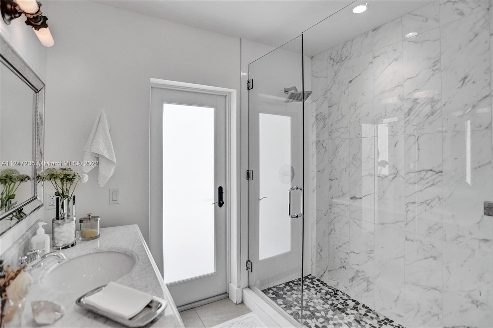 COLLINS HEIGHTS - Residential