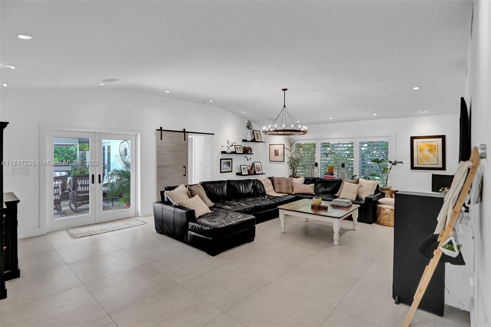 COLLINS HEIGHTS - Residential