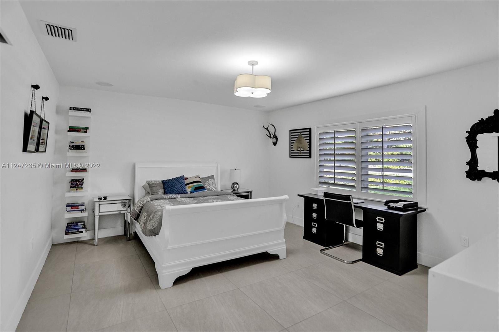 COLLINS HEIGHTS - Residential