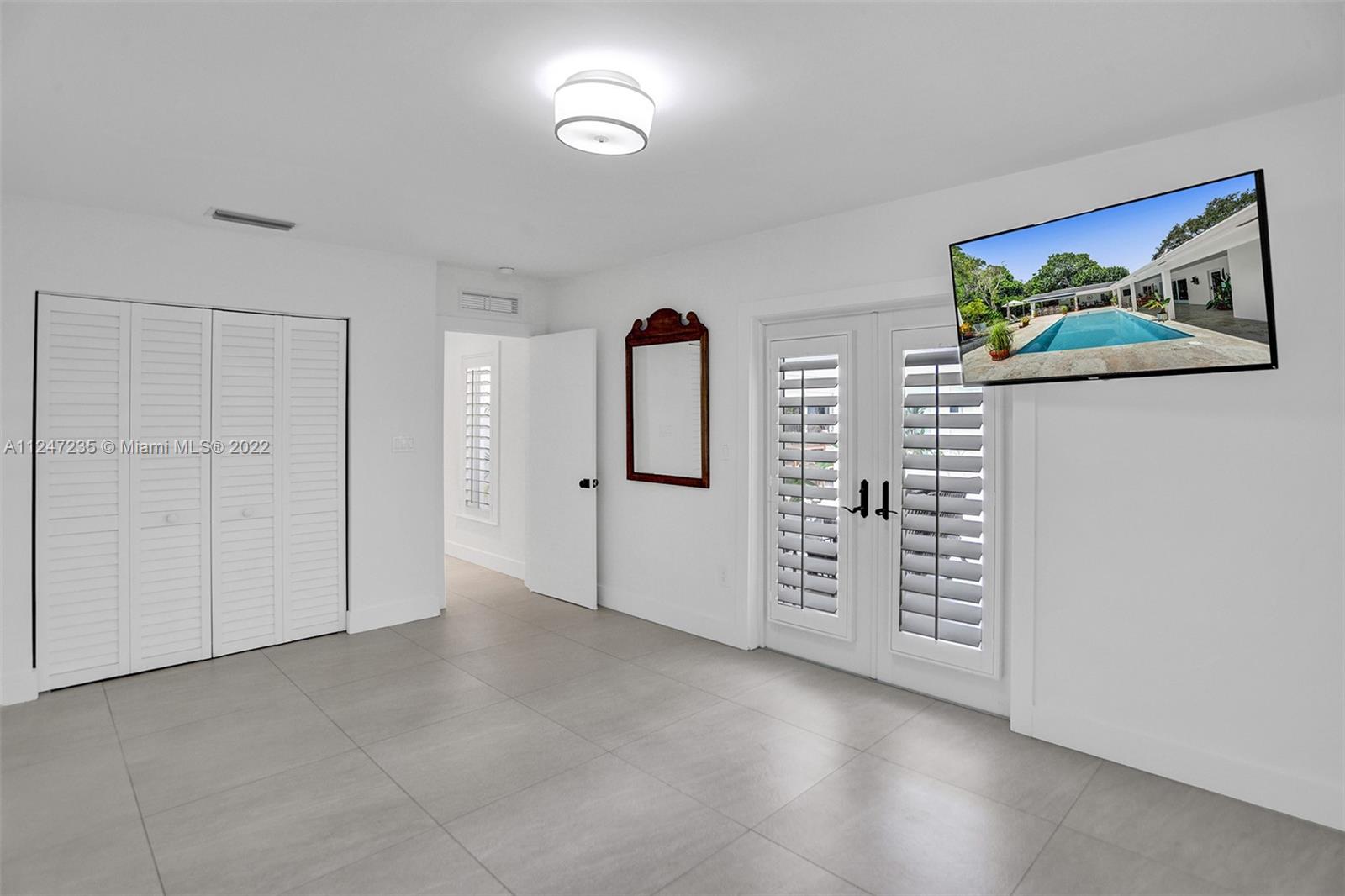 COLLINS HEIGHTS - Residential
