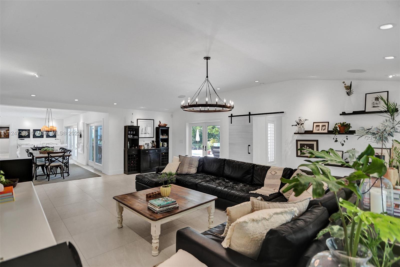COLLINS HEIGHTS - Residential