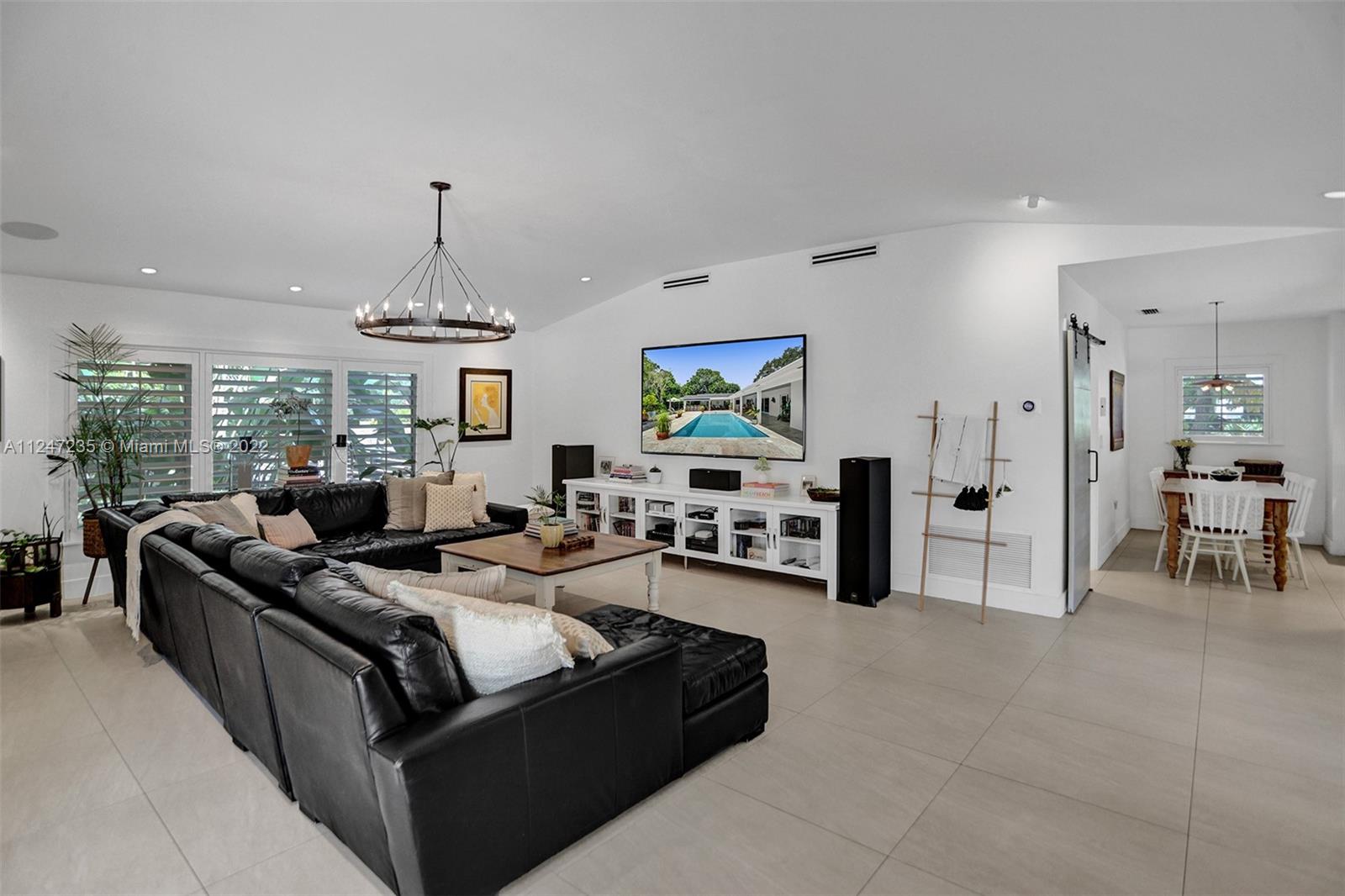 COLLINS HEIGHTS - Residential