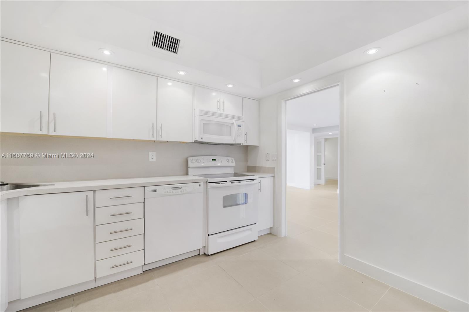 CAPE FLORIDA CLUB CONDO P - Residential