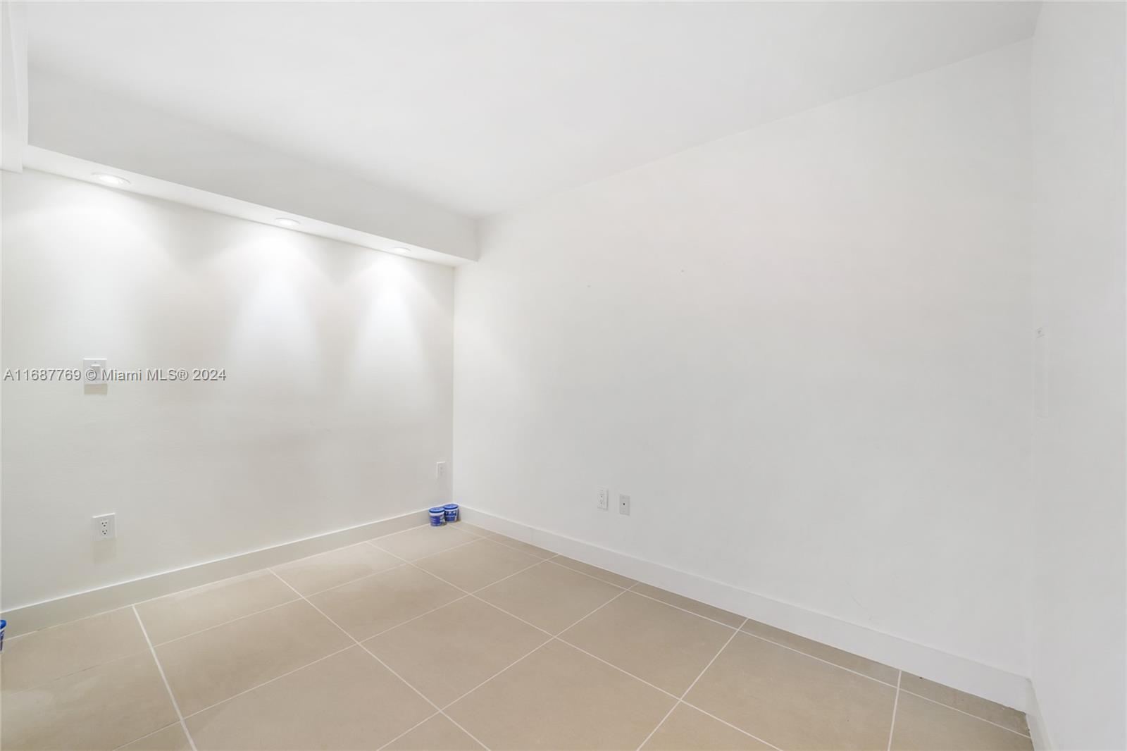 CAPE FLORIDA CLUB CONDO P - Residential