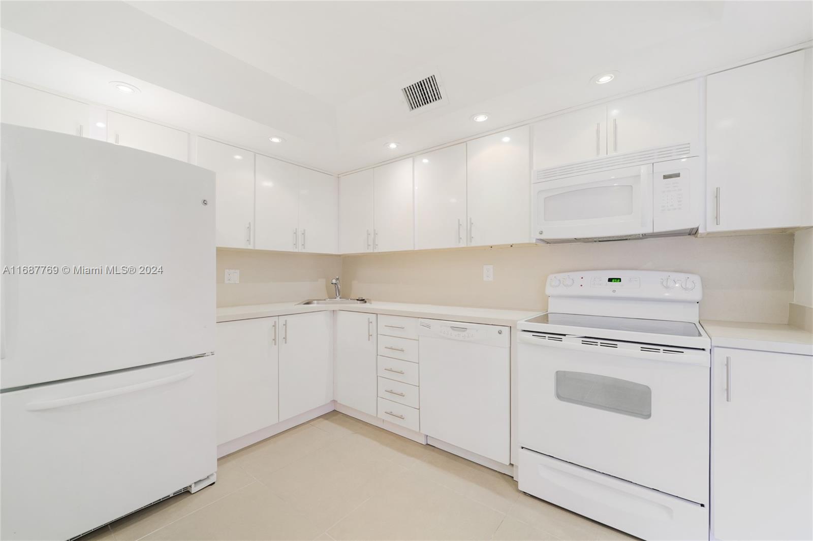 CAPE FLORIDA CLUB CONDO P - Residential