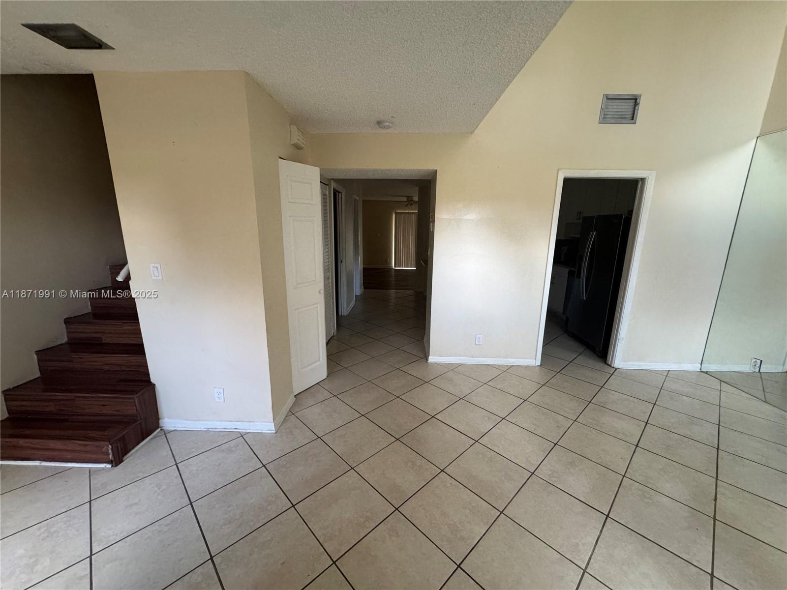 Beautiful 2-Bedroom + Loft (3rd Bedroom) Townhouse with Stunning Lake View in Sunrise!
This spacious 2.5-bath townhouse features a newly renovated kitchen with quartz countertops and newer appliances. Enjoy tile flooring throughout the main level, a brand-new A/C unit, and freshly painted interiors. The versatile loft can be used as a third bedroom, office, or guest space. Located in a prime area—close to shopping, dining, schools, and major highways. Don’t miss this gorgeous lakefront home!