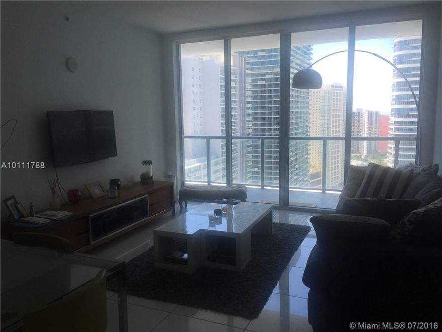 STUNNING CITY VIEWS FROM THIS 2/2 DEN IN BRICKELL. UNIT HAS STAINLESS STEEL APPLIANCES AND EUROPEAN CABINETRY. PORCELANATO FLOORS. STEPS AWAY FROM MARY BRICKELL VILLAGE. TANDEM PARKING ACCOMMODATES TWO CARS.