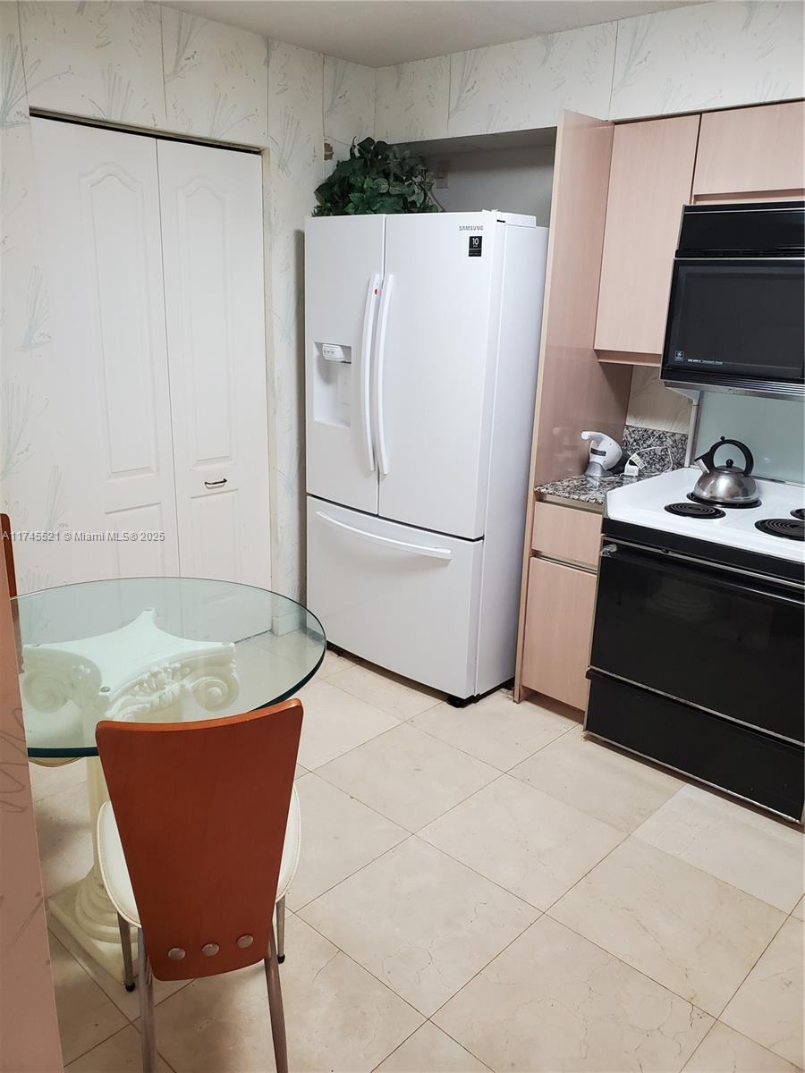 LEXCELLENCE CONDO - Residential