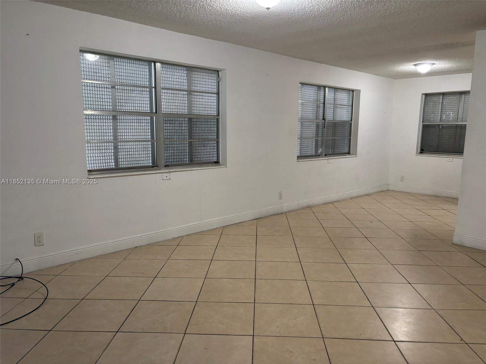 2415 Lincoln St 106