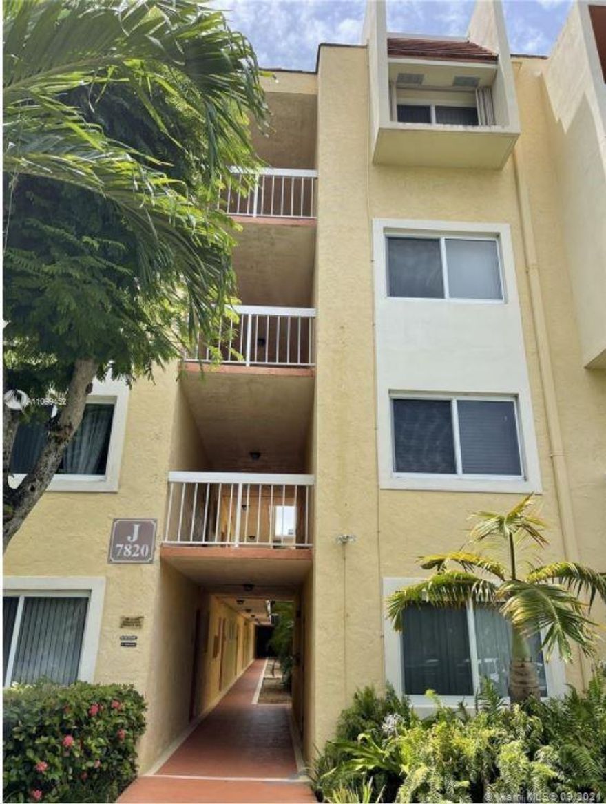 Location, Location!! Beautiful and quiet apartment! All Tile, new a/c, new microwave with plenty of closets, and a huge master bedroom. Pool View!!! VCK is near Dadeland Metro Station, Dadeland Mall and expressways, steps from mini market. Security Patrol. 2 parking space. Impact windows. No pets. . Water and  basic cable included.
For Showings please see broke remarks