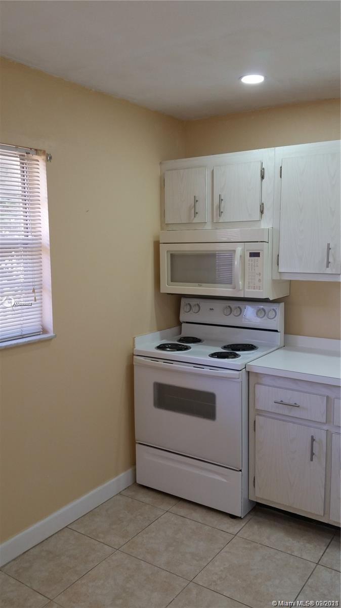 VILLAGE OF KINGS CREEK CO - Residential Lease