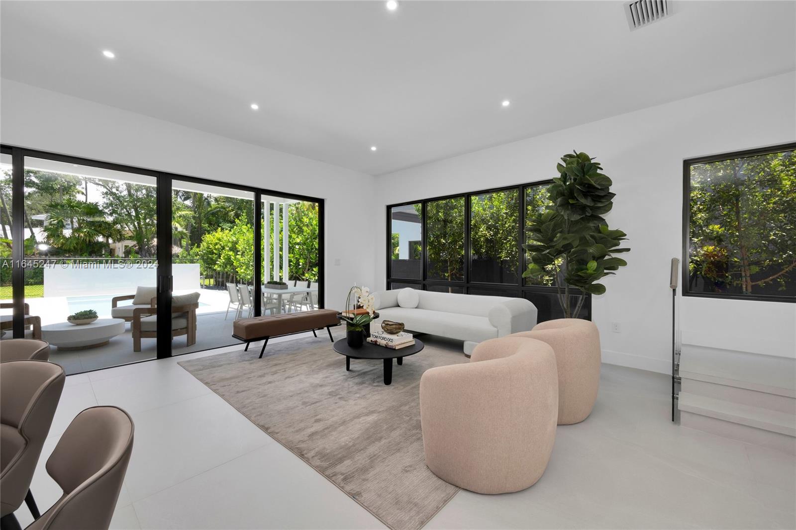 COCOPLUM MANOR - Residential