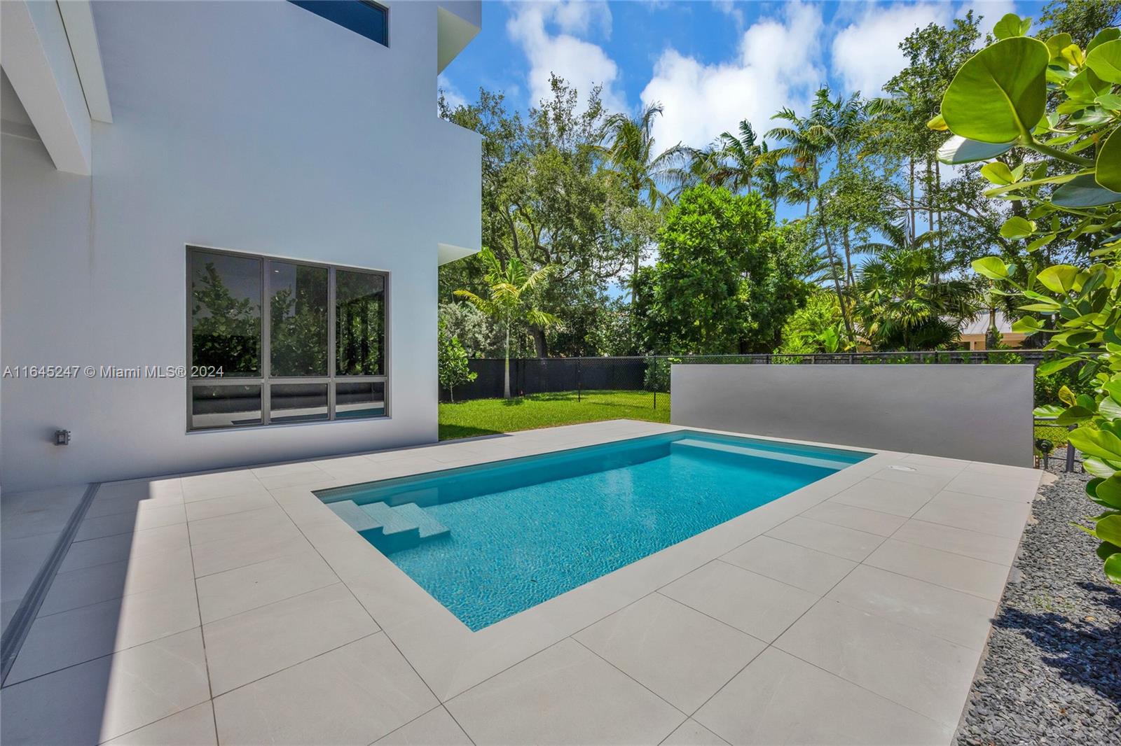 COCOPLUM MANOR - Residential