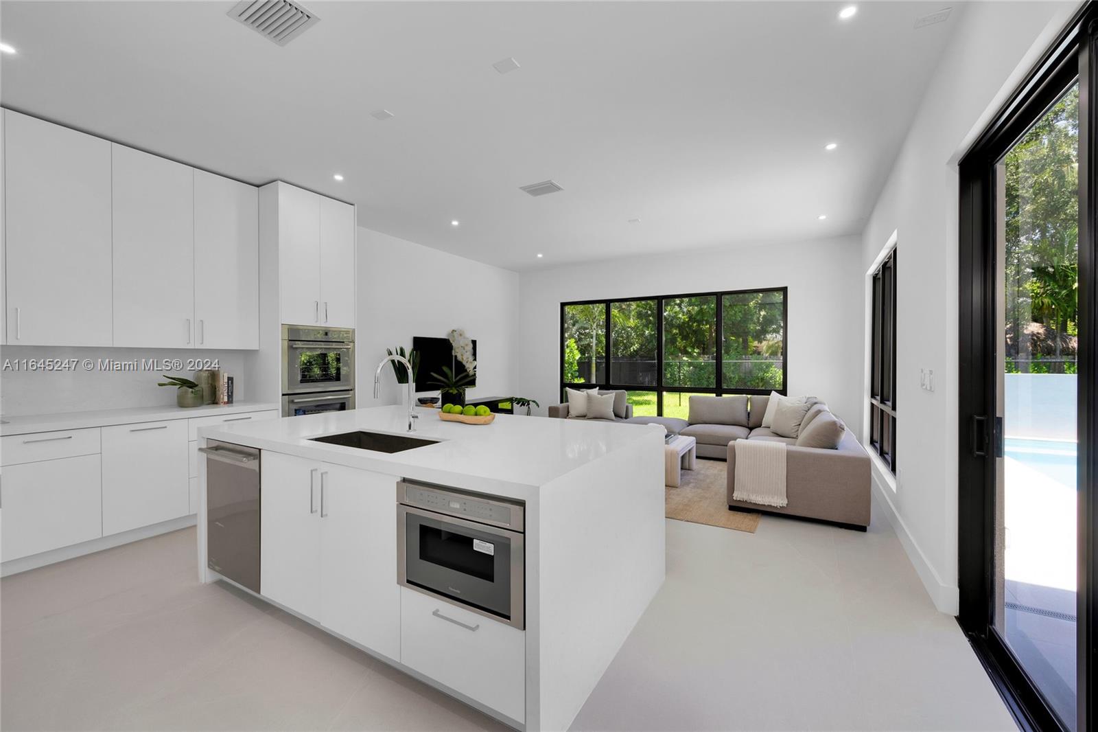 COCOPLUM MANOR - Residential