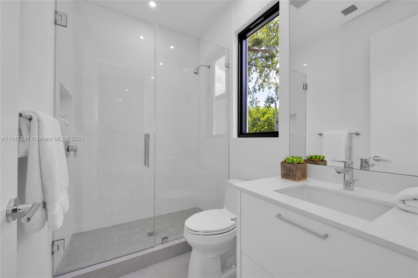 COCOPLUM MANOR - Residential