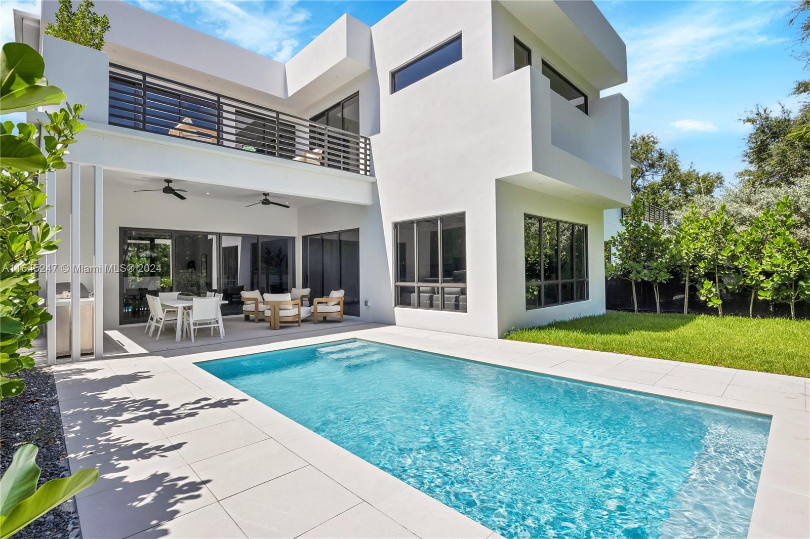 COCOPLUM MANOR - Residential