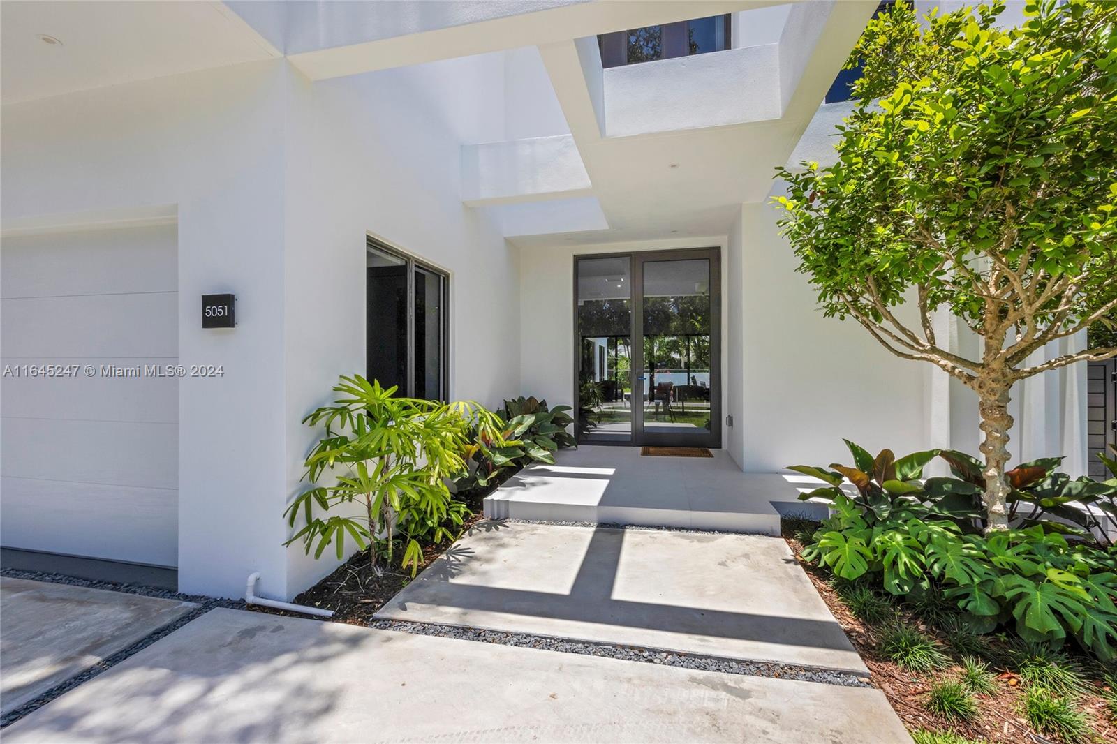 COCOPLUM MANOR - Residential