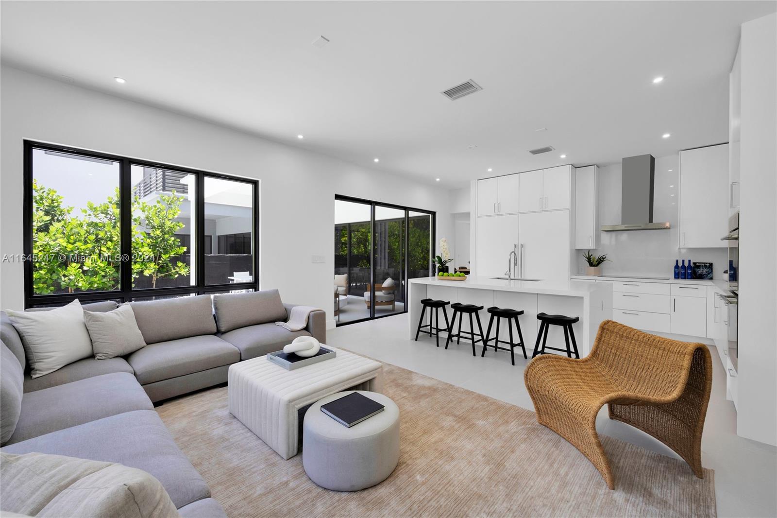 COCOPLUM MANOR - Residential