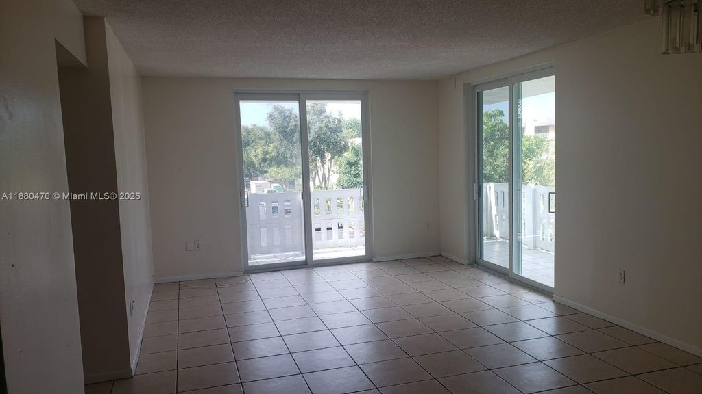 Photo of 919 Hillcrest Dr #301, Hollywood, FL 33021 (MLS # A11880470)