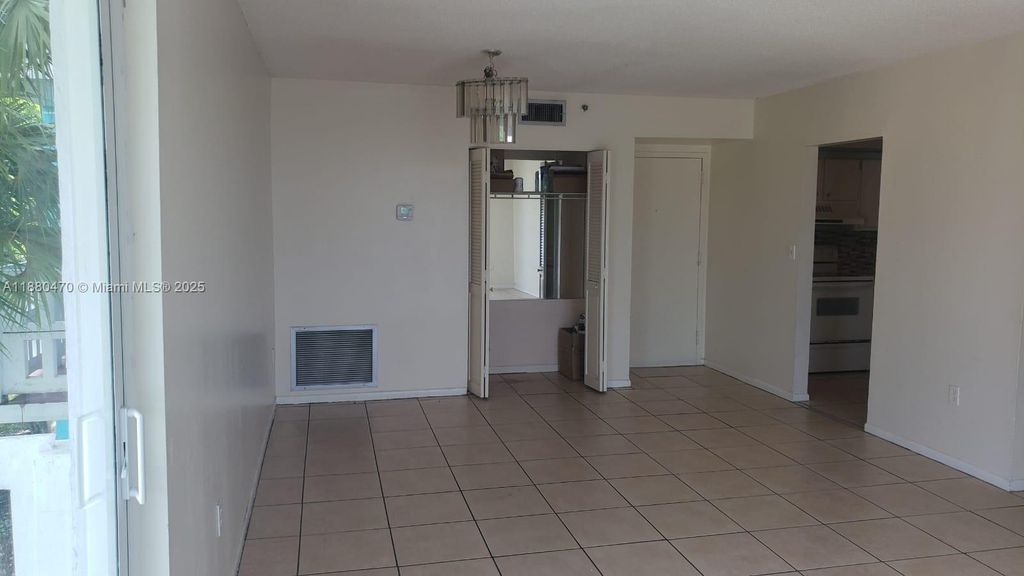 Photo of 919 Hillcrest Dr #301, Hollywood, FL 33021 (MLS # A11880470)