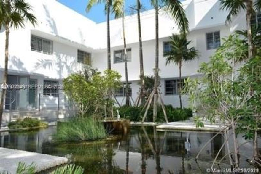 Large studio unit completely remodeled boutique Art Deco building in the heart of South Beach. Two blocks from Lincoln road and the beach, Central AC, stainless steel appliances, washer and dryer in the unit, Italian parquet porcelain floors, top of th Eline finishes.