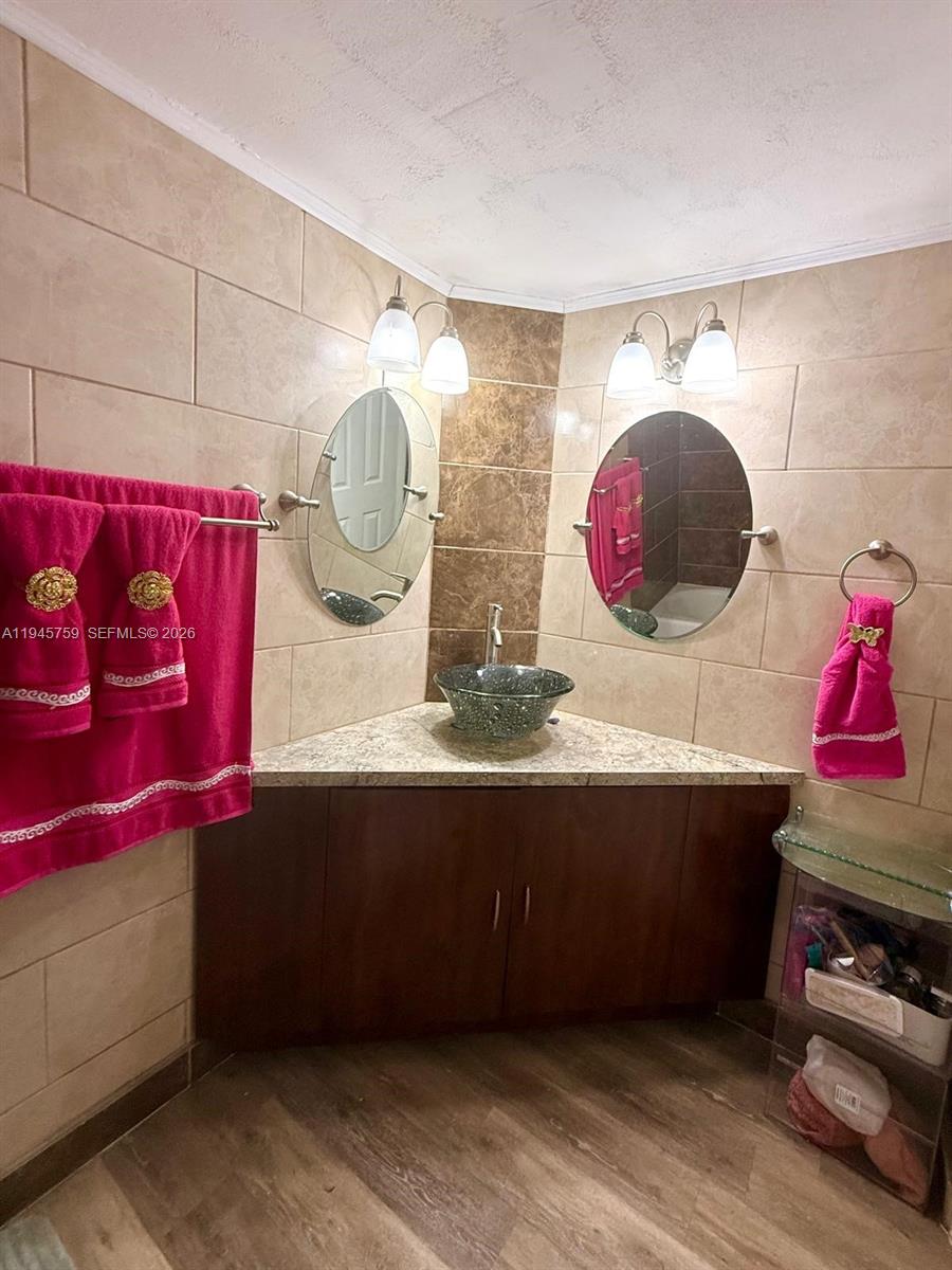 ROLLING GREEN CONDO B - Residential