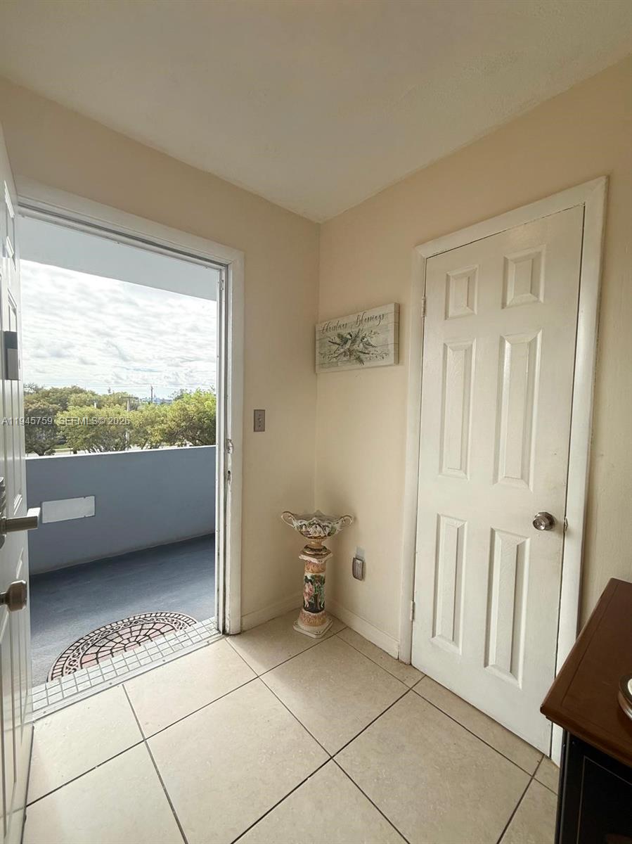 ROLLING GREEN CONDO B - Residential