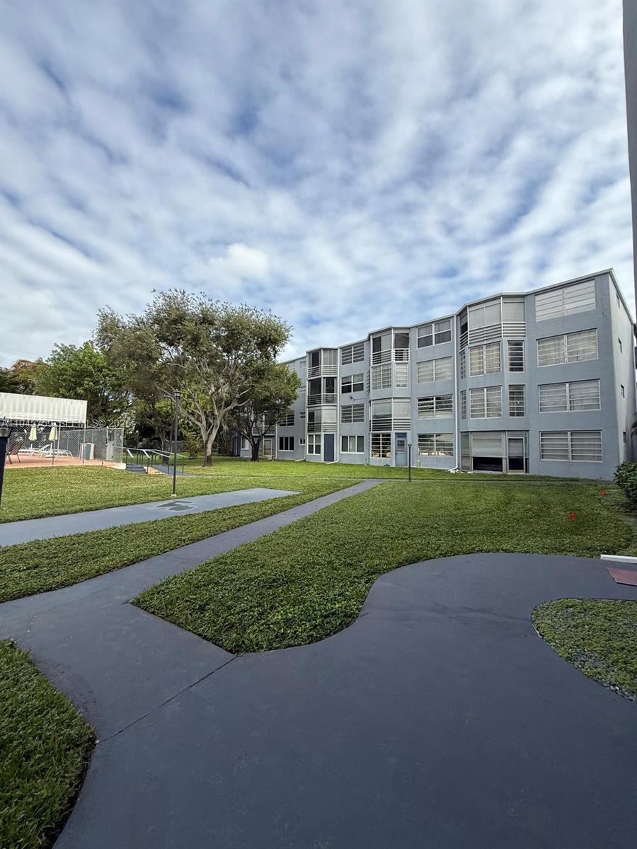 ROLLING GREEN CONDO B - Residential