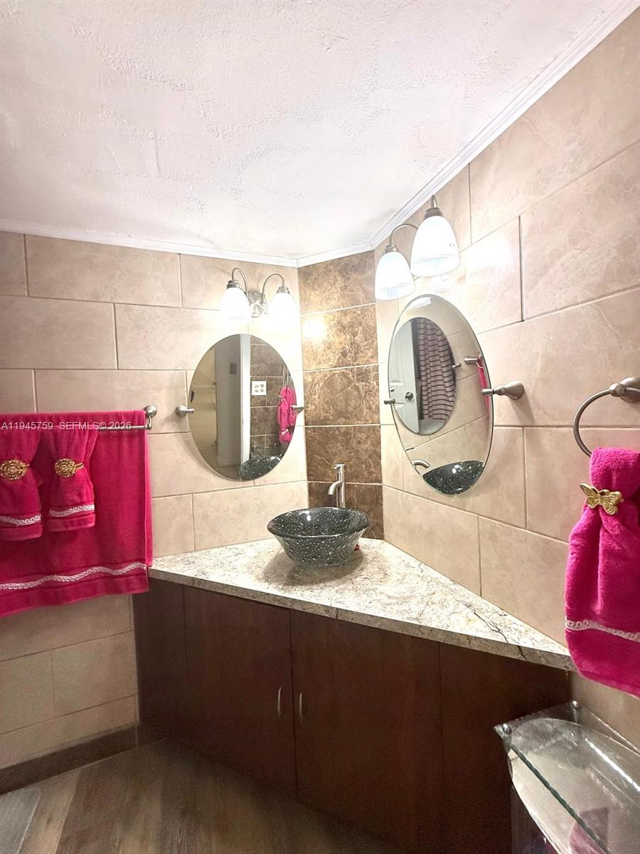 ROLLING GREEN CONDO B - Residential