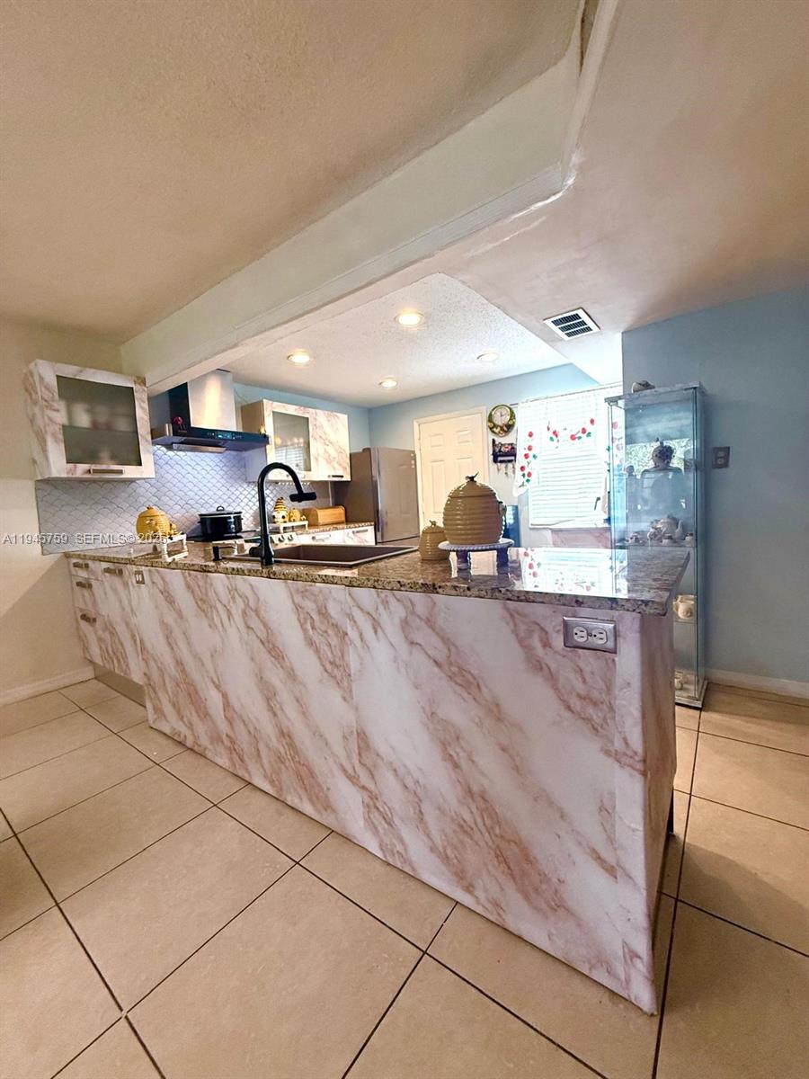 ROLLING GREEN CONDO B - Residential