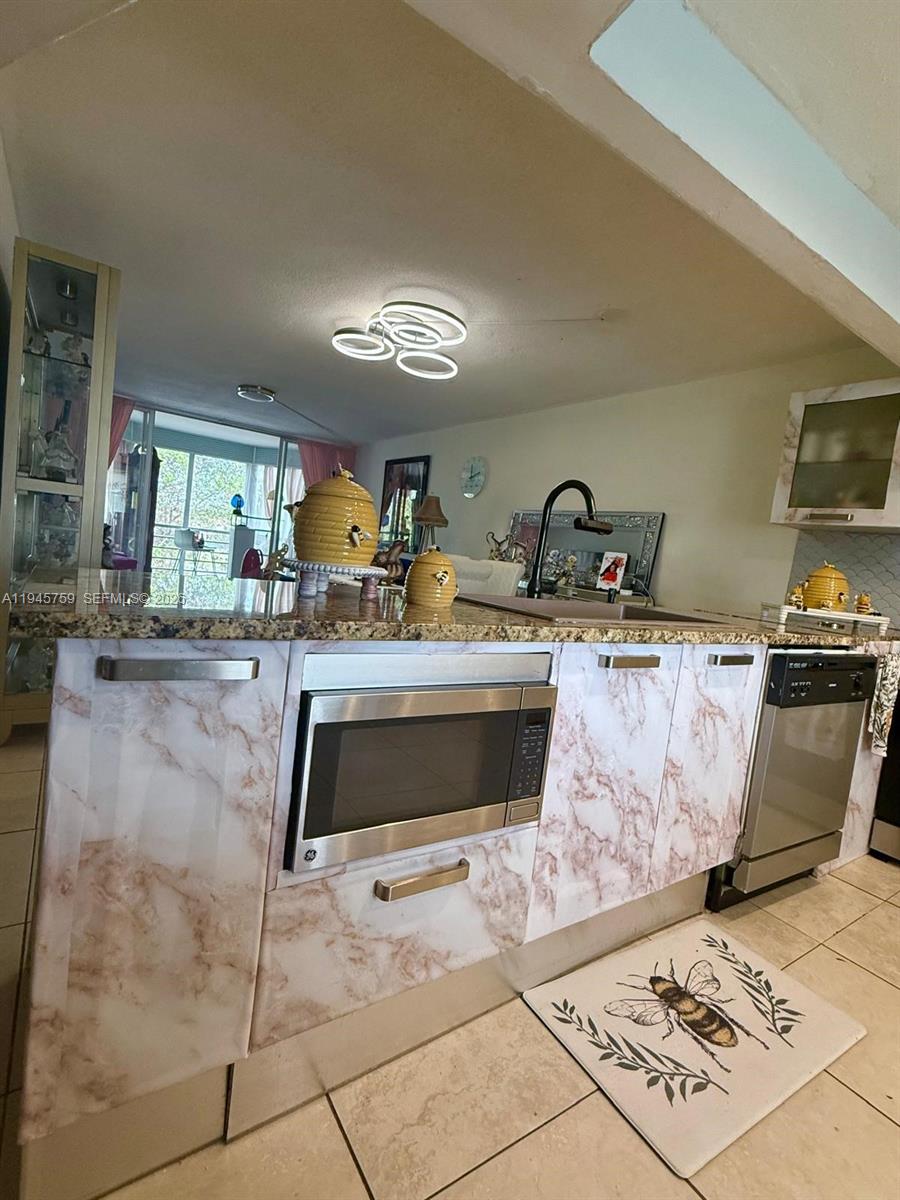 ROLLING GREEN CONDO B - Residential