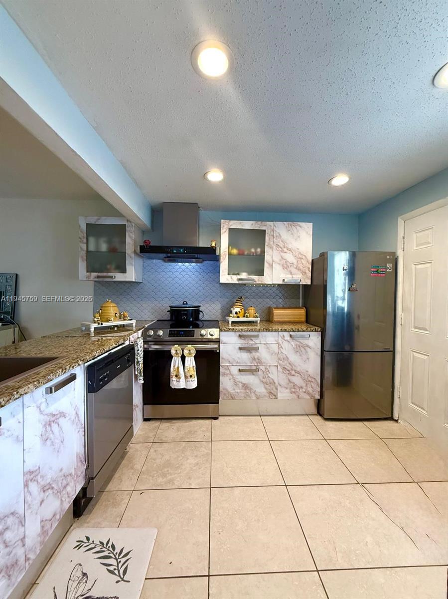 ROLLING GREEN CONDO B - Residential