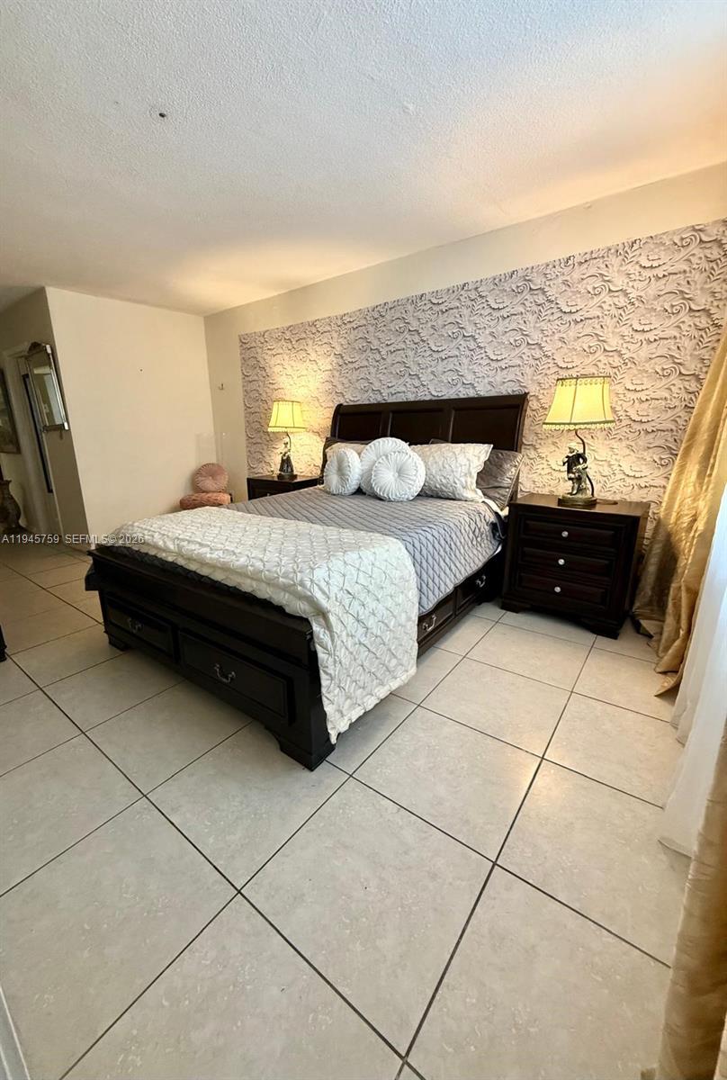 ROLLING GREEN CONDO B - Residential