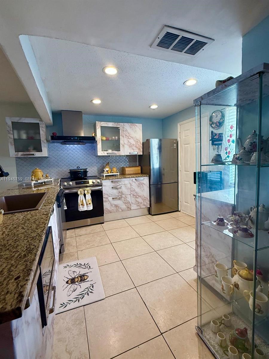 ROLLING GREEN CONDO B - Residential