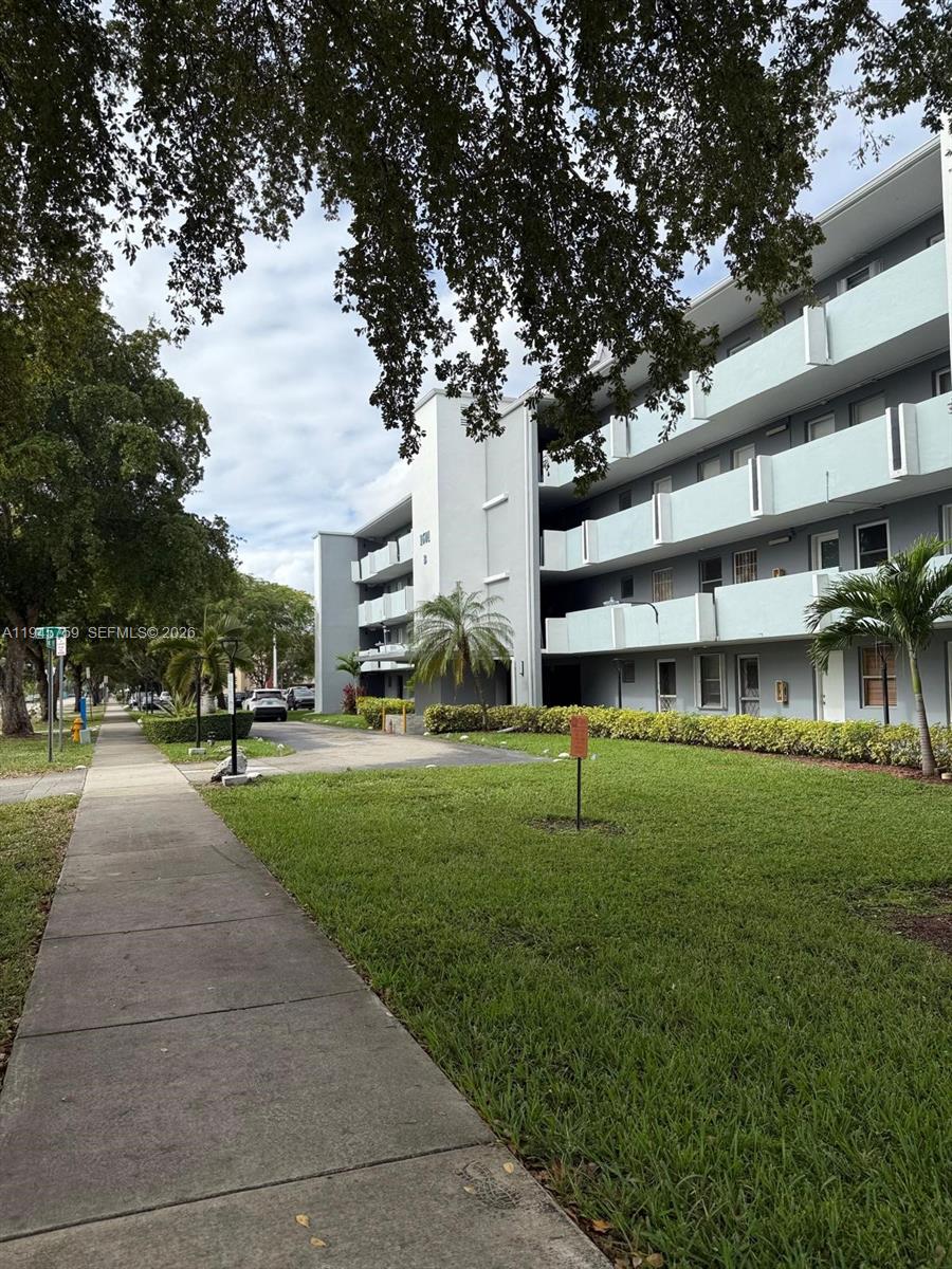 ROLLING GREEN CONDO B - Residential