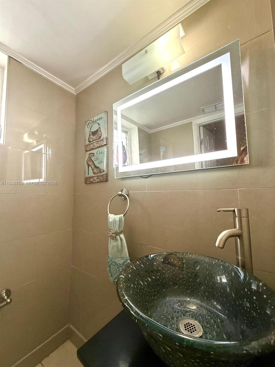 ROLLING GREEN CONDO B - Residential