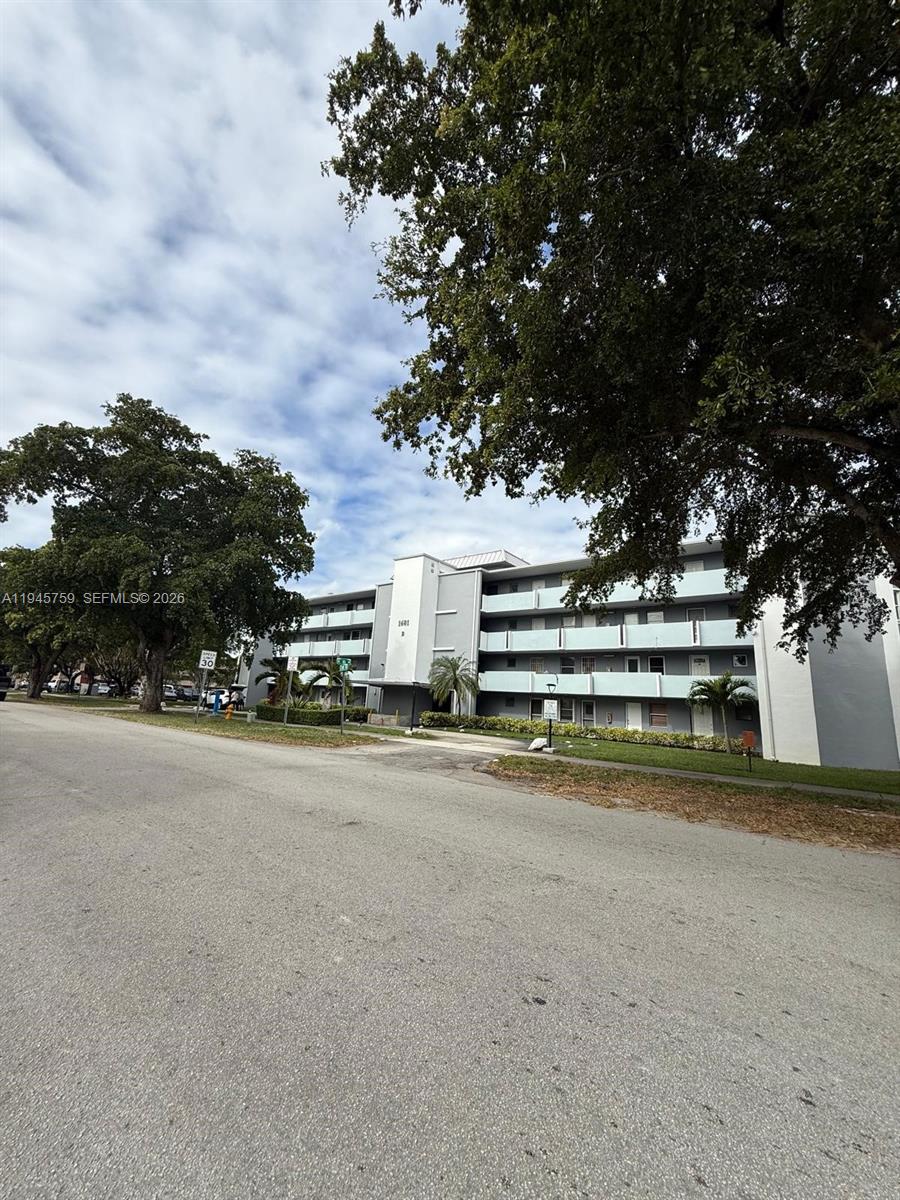 ROLLING GREEN CONDO B - Residential