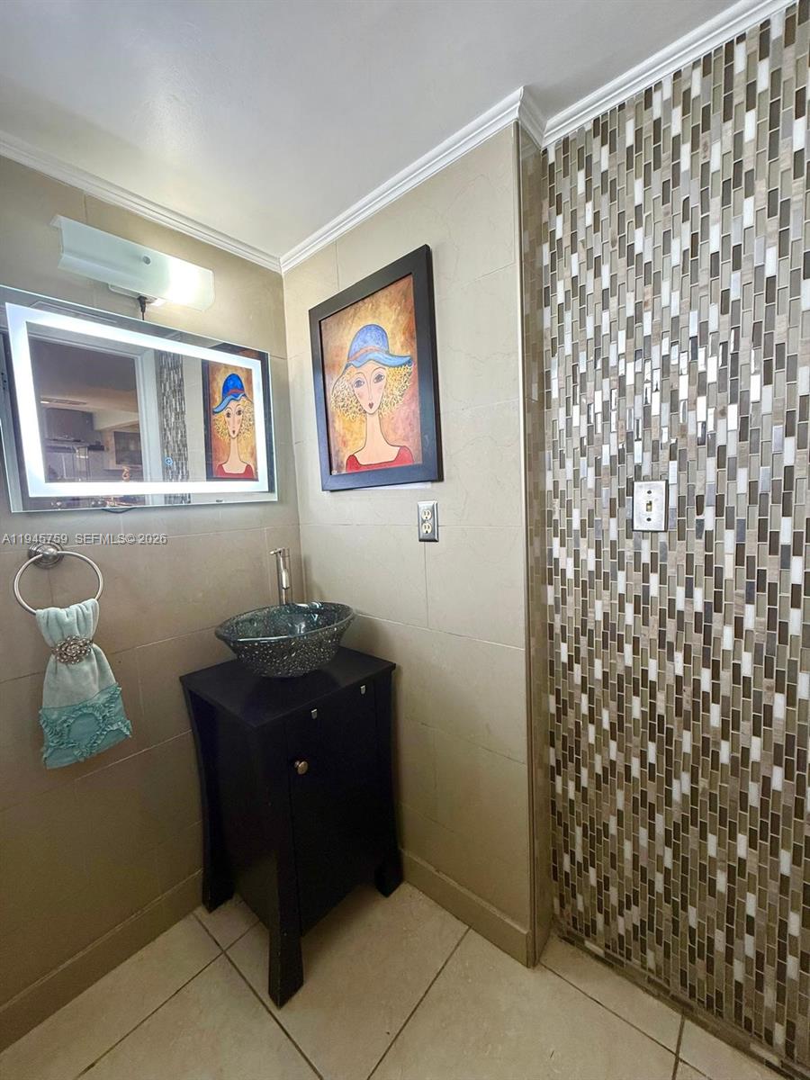 ROLLING GREEN CONDO B - Residential