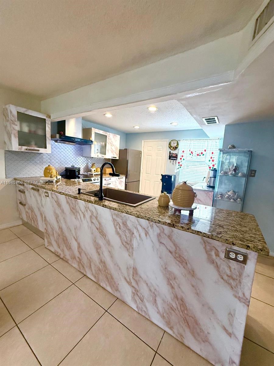 ROLLING GREEN CONDO B - Residential