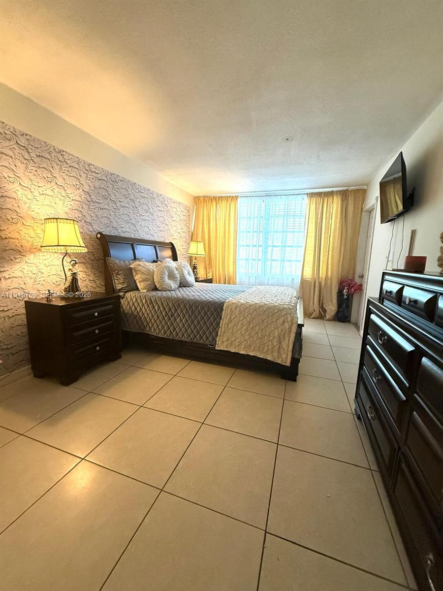 ROLLING GREEN CONDO B - Residential