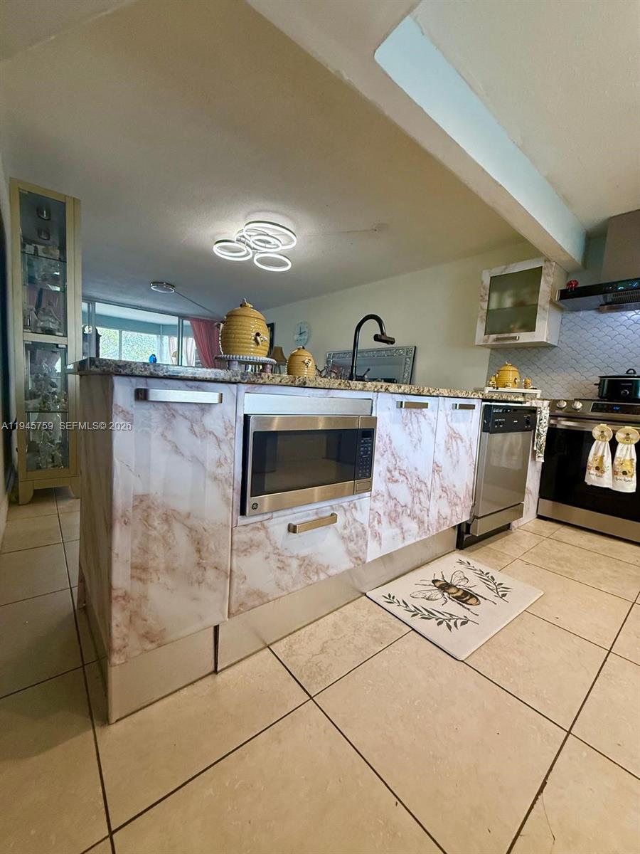 ROLLING GREEN CONDO B - Residential