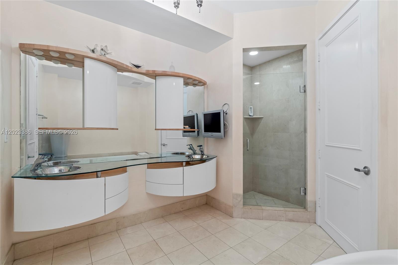 TRUMP PALACE CONDO - Residential
